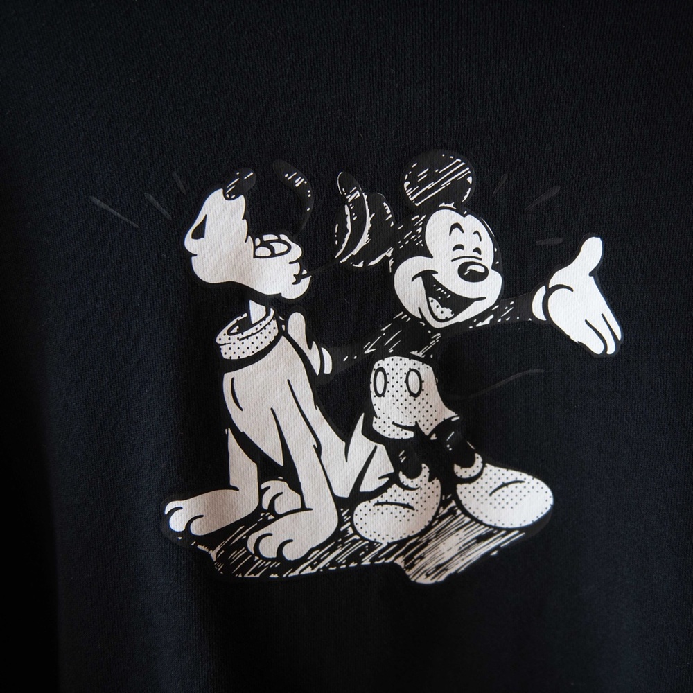Uniqlo UT Joshua Vides Monochrome Mickey Mouse Pluto Sweatshirt - Picture 5 of 9
